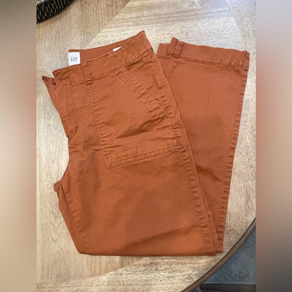 GAP Woman’s Boyfriend Khaki Size 6
$15